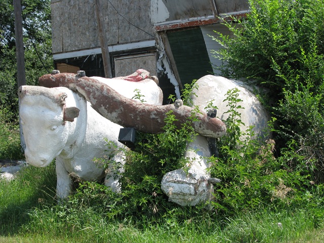 [0720 Covered Wagon & Concrete Oxen west of Kearney NE[2].jpg]