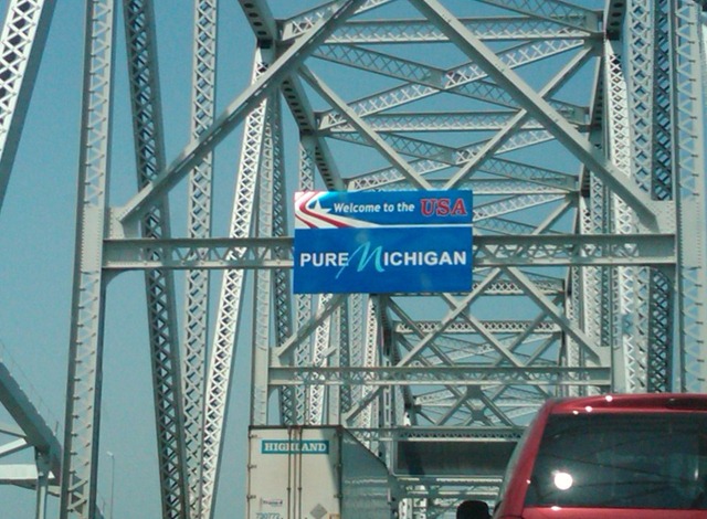 [8373c Blue Water Bridge Welcome to Michigan[2].jpg]