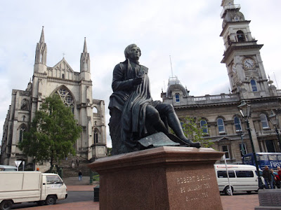 Statue of Robert Burns welcomes us to Dunedin