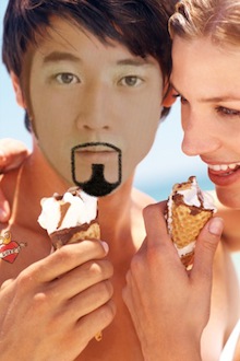 加上個性小鬍子的他看來有一種刑警的俐落（最好是啦！），可以考慮當下一部戲的造型喔！