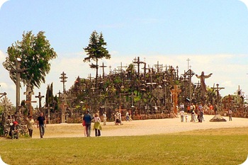 Lithuania_Hill_of_Crosses_1