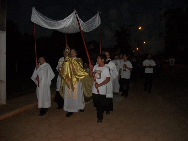 [Corpus Christi 2010-127[3].jpg]