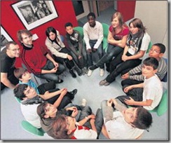 Une dizaine de jeunes ont parlé sans tabou du racisme et de ses conséquences au Centre de quartier des Bossons