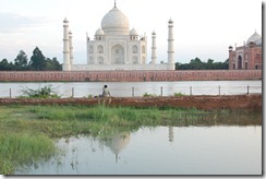 India 2010 - Agra , Taj Mahal , desde el rio , 17 de septiembre   06
