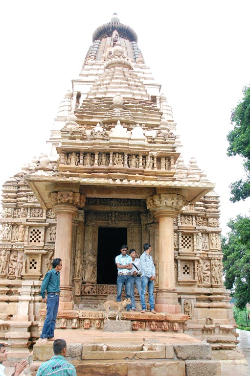 [India 2010 -Kahjuraho  , templos ,  19 de septiembre   16[3].jpg]