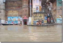 India 2010 -Varanasi  ,  paseo  en barca por el Ganges  - 21 de septiembre   127