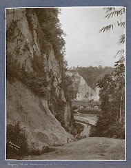 Toegangsweg tot Karbouwengat bij Fort de Cock op Sumatra
