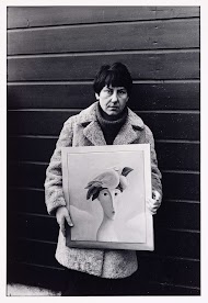 Beeldende kunstenares Cilia de la Court met haar zelfportret