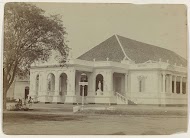 Exterieur van het Komediegebouw in Batavia