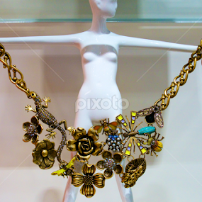 Show off by Yu Tsumura - Artistic Objects Jewelry