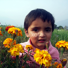 Flower between Flowers by नवीन जोशी - Babies & Children Babies