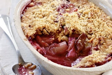 Rhubarb crumble