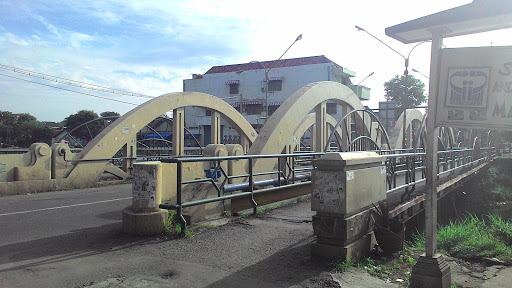 Jembatan Plengkung