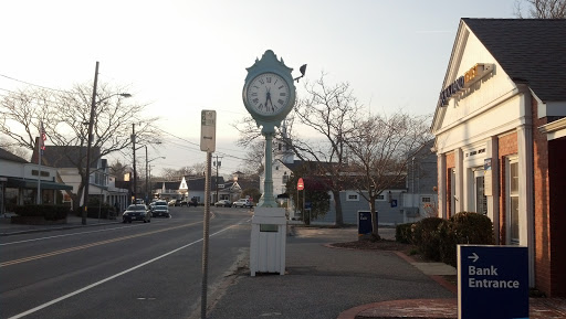 Wianno Avenue Clock