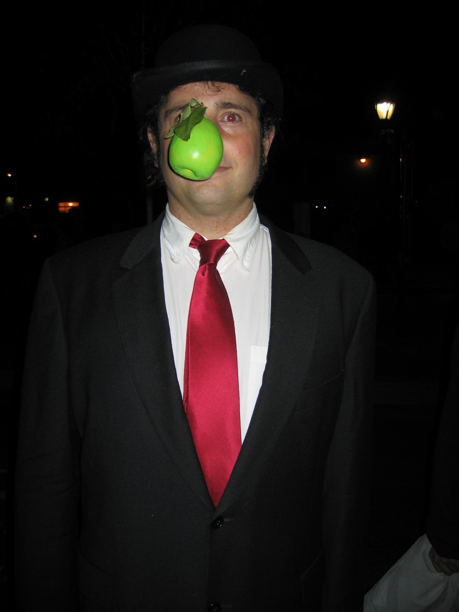 [Halloween - Magritte[2].jpg]