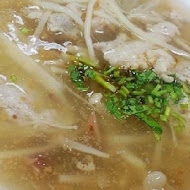 忠孝路夜市正老牌麵線臭豆腐