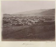 Gezicht op Kazerun en omliggende bergen