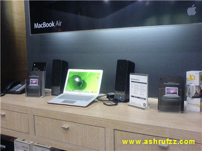 MacBook Air Display at Mac Studio Sdn Bhd Low Yatt