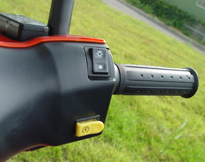 [Motor]都會專屬、輕巧靈動！SUZUKI AZ 125試駕心得！ - 阿祥的網路筆記本