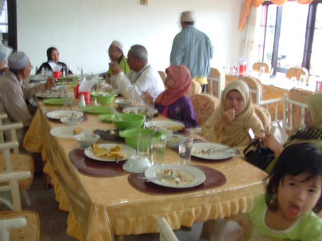 [LunchdiBerastagi2.jpg]