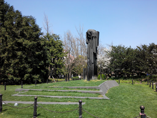 Chopin Statue