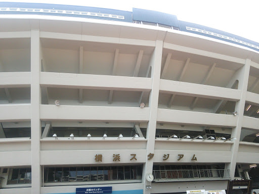 横浜スタジアム内野席1番入口