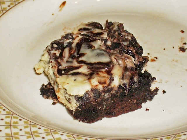 [Oreo Cream Cheese Swirl Brownies6[3].jpg]