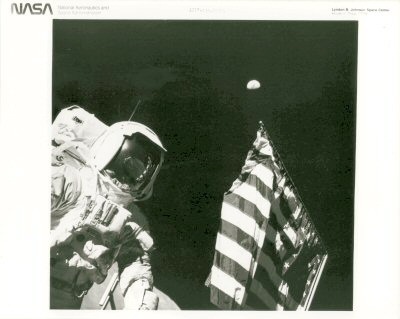 [hombre en la luna[3].jpg]