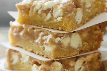Gooey White Chocolate Fluffernutter Cake Bars