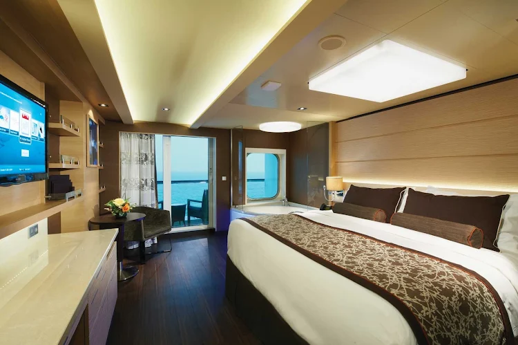 Feel like you're on a spa vacation inside the Haven Spa Suite with balcony. This Norwegian Getaway accommodation boasts spa-inspired accents, an in-suite whirpool tub, body spray jets and a king bed.