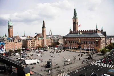 City Hall Square, part of the capital's city center, is one of the main squares in Copenhagen. Danes gather here for demonstrations, to pay tribute to sports heroes, for big concerts and for exhibitions. 