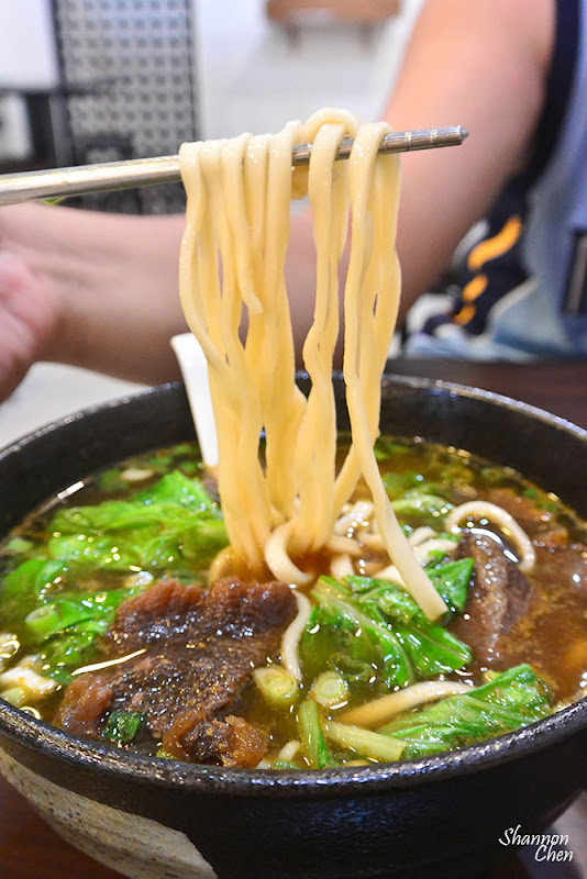 台北信義區[五福餃子館]水餃、紅燒牛肉麵、外帶、招牌乾麵、30巷、阪急 (捷運市政府站)