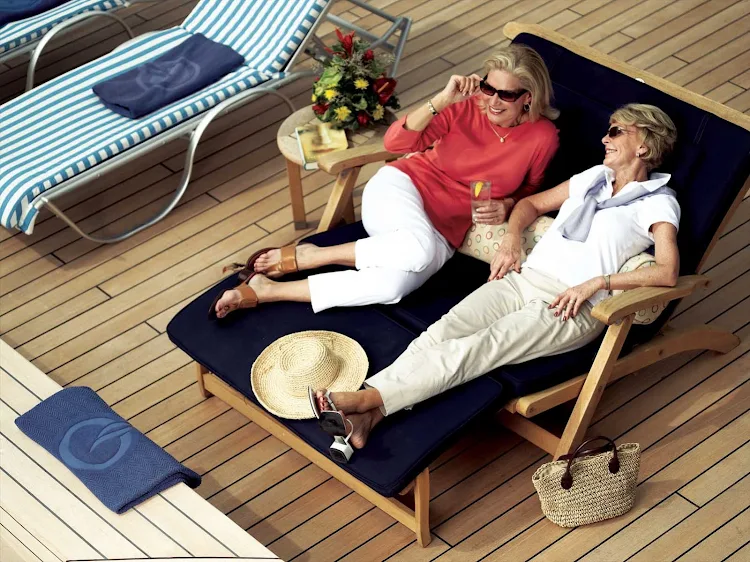 Chat up a friend and enjoy refreshments at poolside during your sailing on Oceania Nautica.