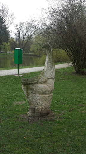 Rzeźba Dziewczyna Zamyslona w Parku Zdrojowym