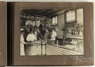 Interieur van de slagerij van A.J. Jenster, Kapelstraat 14, Bussum, Nederland