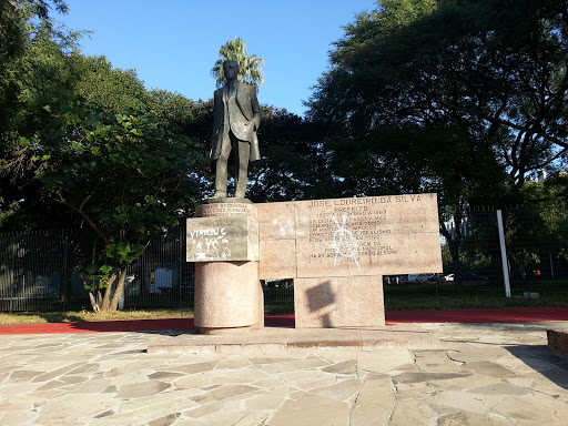 Estátua Jose Loureiro Da Silva