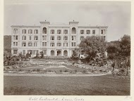 Hotel Continental gelgen op Corsica, gezien op de entee met voortuin