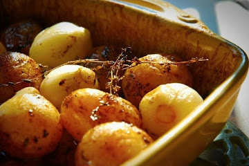 Chez Panisse&#39;s Potatoes and Onions Roasted with Vinegar and Thyme
