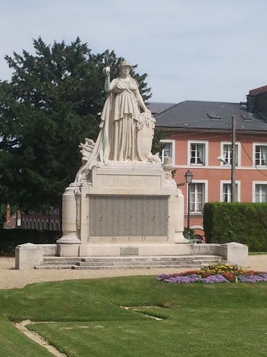 Monument Aux Morts De Lisieux