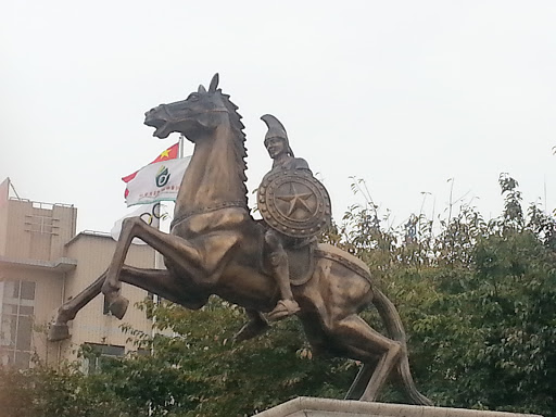 希腊勇士骑马雕塑