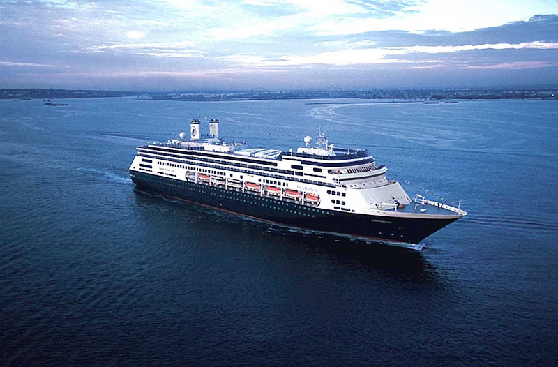 Designed to explore the remote corners of the world in elegance and style, the Prinsendam (it means "princes") holds just 835 passengers, giving guests the feel of a classic yacht with the spaciousness of a cruise ship.