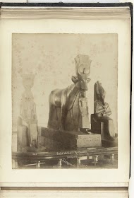 Egyptische beelden van Isis, Osiris en Hathor