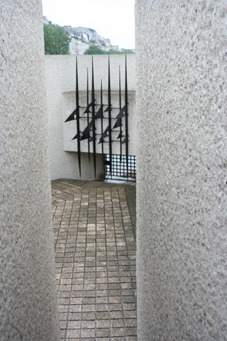 [Paris2152.jpg]