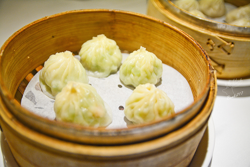 台北微風百貨.忠孝復興站餐廳:上海茶樓 中式料理 小籠湯包 絲瓜湯包 砂鍋獅子頭 上海菜飯 牛肉捲餅 紅燒魚下巴 松山區