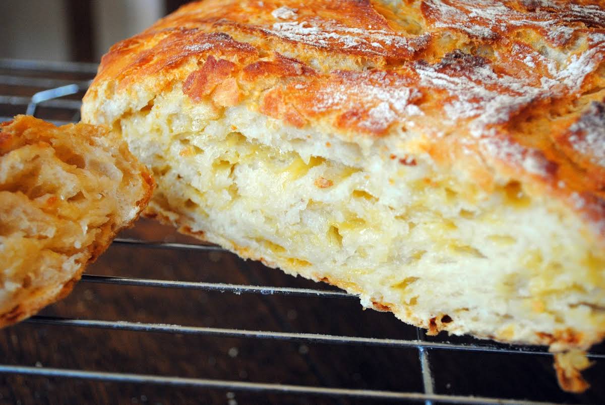10 Best Melted Cheese Bread Recipes