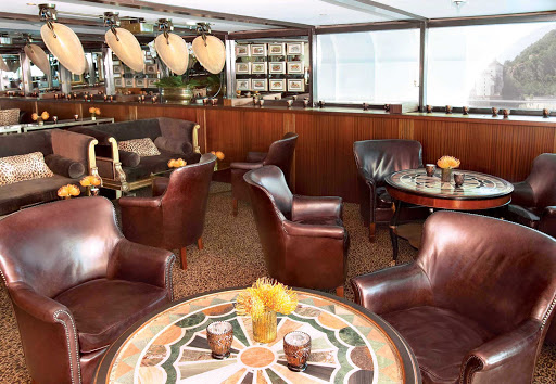 During your cruise along the Rhine River, enjoy the opulent atmosphere while relaxing in S.S. Antoinette's Bar du Leopard.