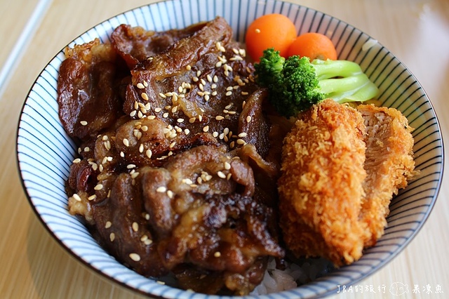 【捷運西門】鮮五丼DonMono丼飯專賣店--烤牛勝丼嚐鮮~