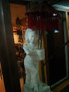 Balinesse Women Statue
