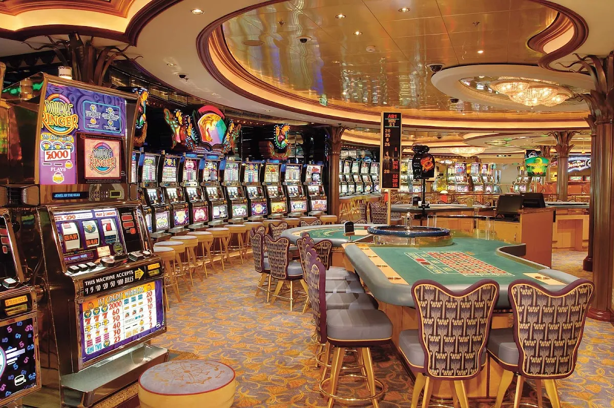 Jewel-of-the-Seas-Casino-Royale - Step into Casino Royale aboard Jewel of the Seas and try your luck at several slot machines and card table games.