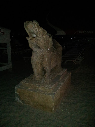 Статуя Слона На Пляже
